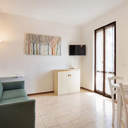 Apartment Rosa Cinderella Lazise Exteriör bild