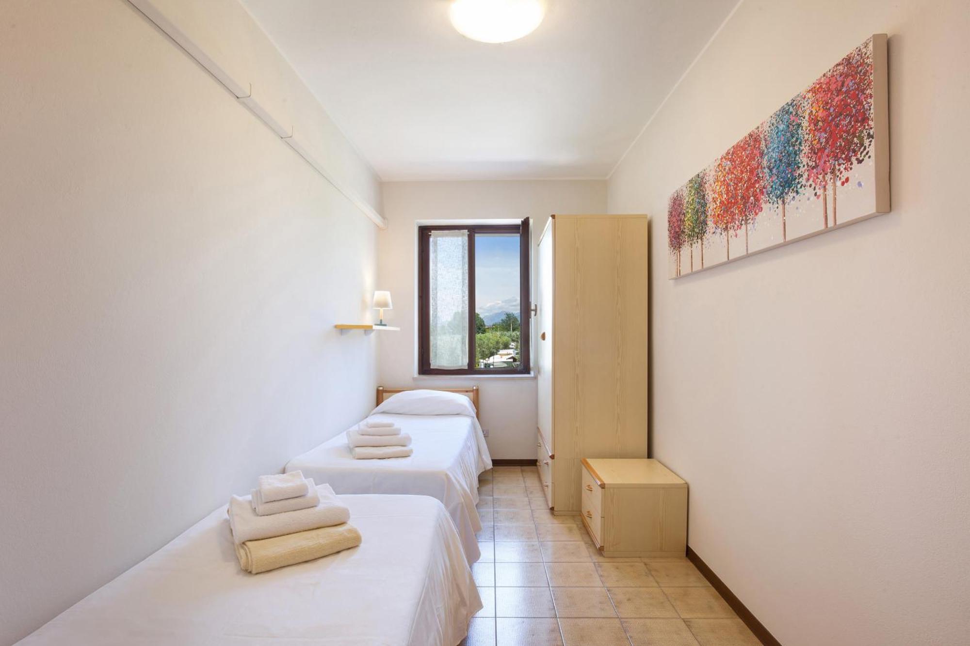 Apartment Rosa Cinderella Lazise Exteriör bild